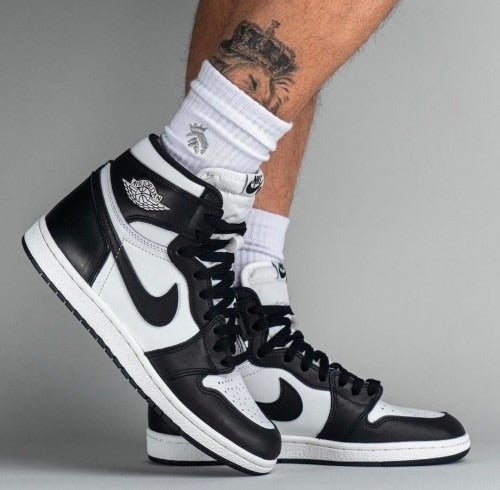 Branded Air Retro 1 Black And white Sneakers High Ankle