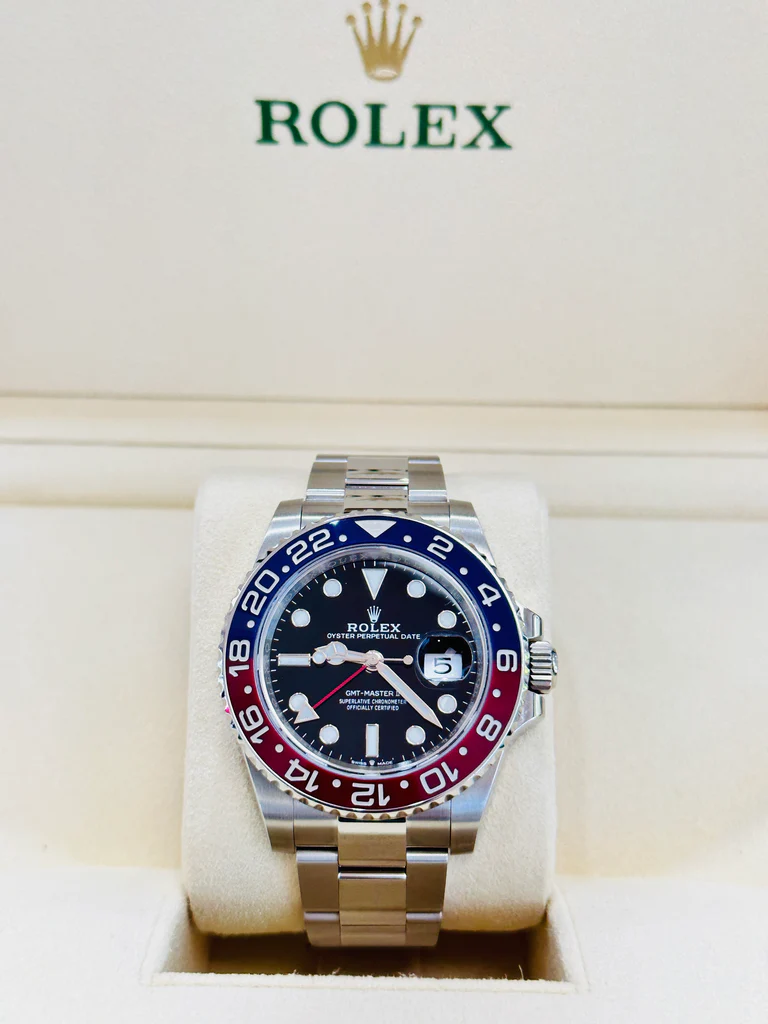 GMT-Master II red and blue Cerachrom bezel black dial - Image 3