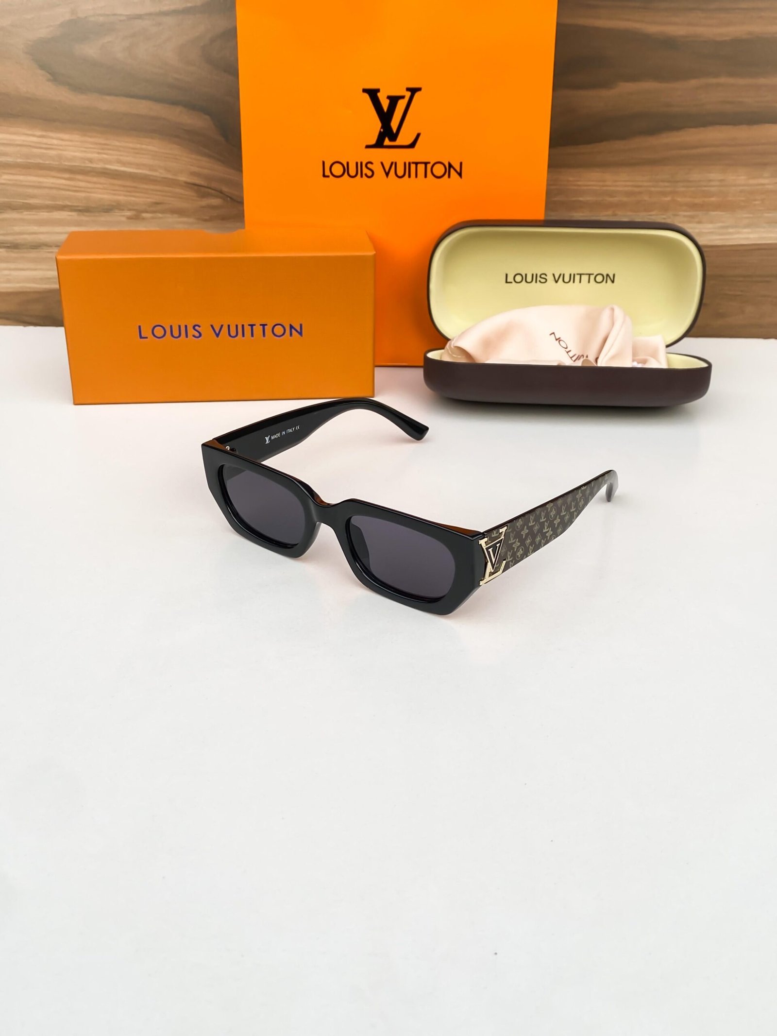 Louis_vuitton_black_2324