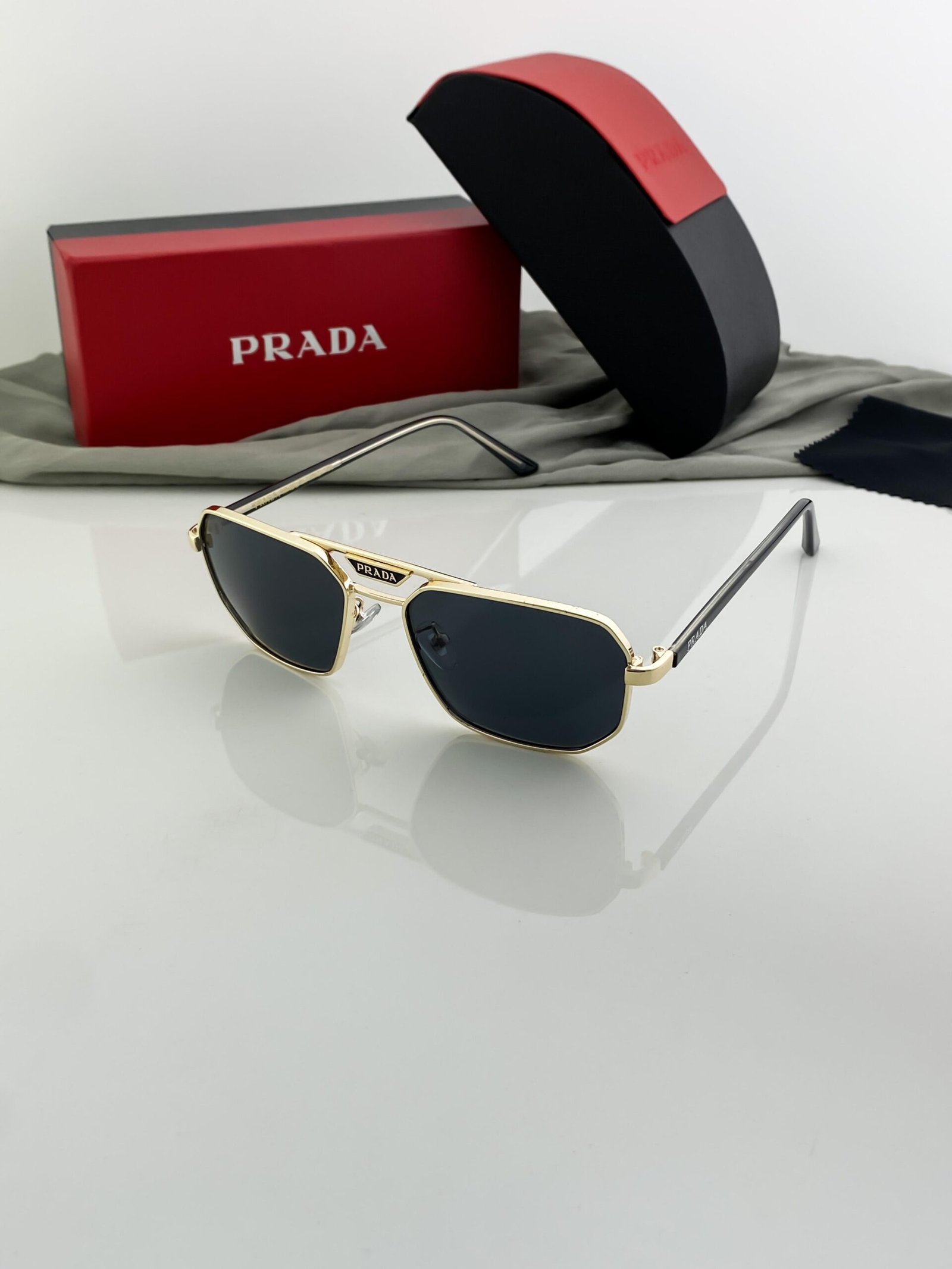 Prada_gold_black_945