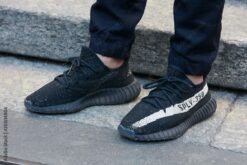 Yeezy 350 V2 Oreo With Full Kit Y02