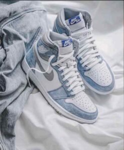Air Jordan 1 Hyper Royal (646
