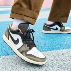 Air jordan 1 Low SE Wear Away Tan yellow