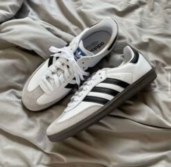 ADIDA.S SAMBA WHITE BLACK WITH KEYCHAIN