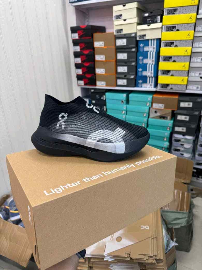 On CloudBoom Strike LS BlackSilvery