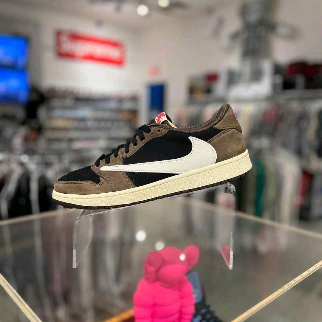 Air Jorda_n 1 Low X Travis Scott Dark Mocha